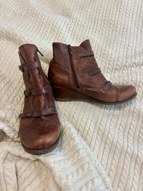 Eric Michael Lena Brown Leather Wedge Ankle Booties with Strap Details size 40